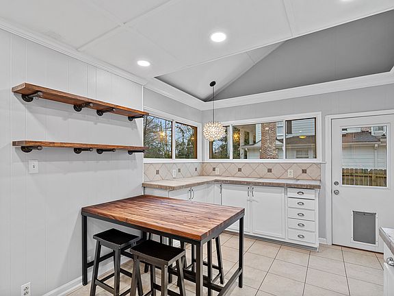3rd image of 2101 Mandarin Blvd