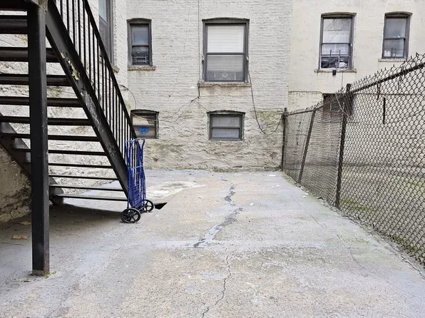 915 43rd Street image 10 of 11