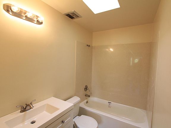 5th image of 2157 Carlmont Dr APT 10