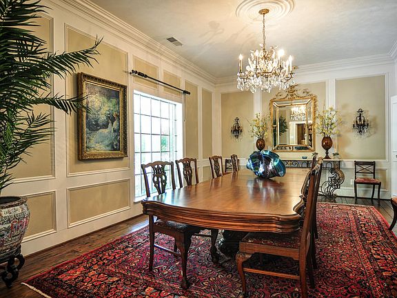 Set97-Dining.jpg