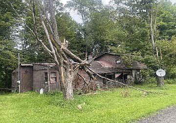 3rd image of 594 E Windsor Rd