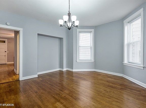 4th image of 2965 N Lawndale Ave
