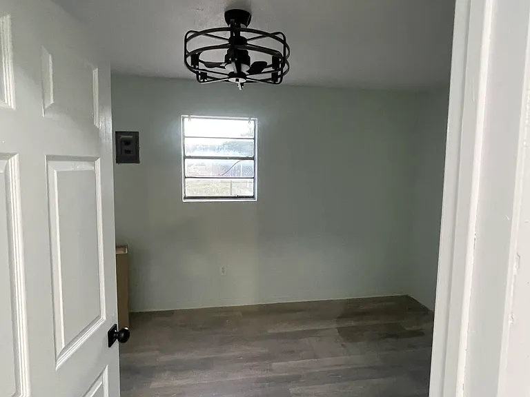 2706 N Hancock Ave #B — Photo 3