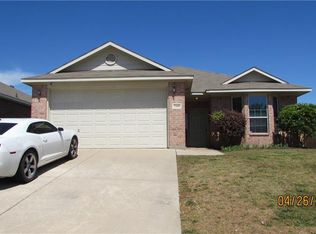 7105 Crenshaw Dr, Benbrook, TX 76126