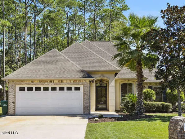 838 Amoka Dr, Diamondhead, MS 39525