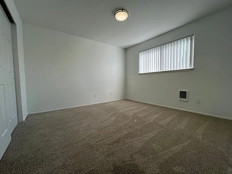 Lakeside Apartments — Photo 13