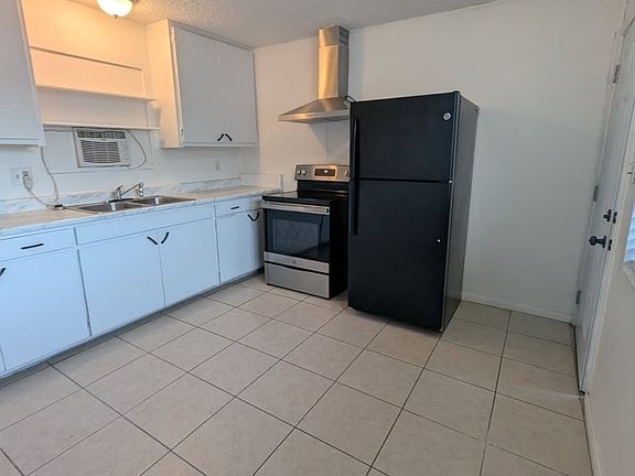 3rd image of 305 N 15th St #C