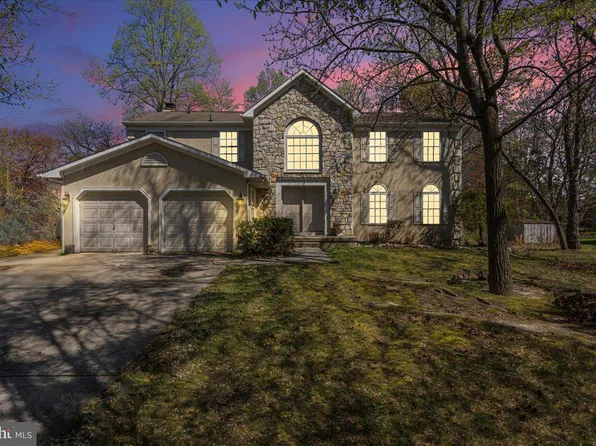 16 Armitage Ct, Sewell, NJ 08080