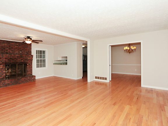 3rd image of 3080 Mary Dr
