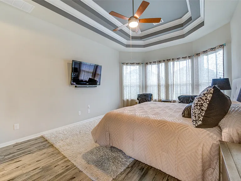 2727 Camellia Ave — Photo 23