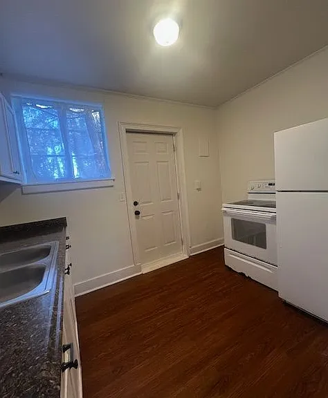 208 Crestfield Rd — Photo 6