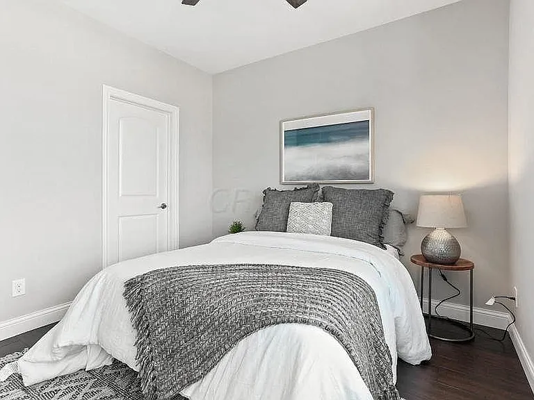 1513 Oak St — Photo 18