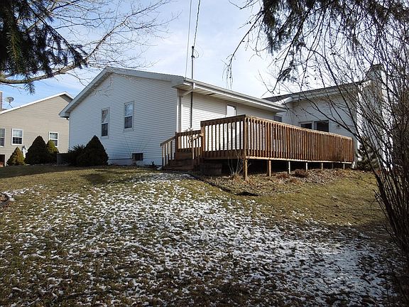 4th image of 327 N 16th Dr