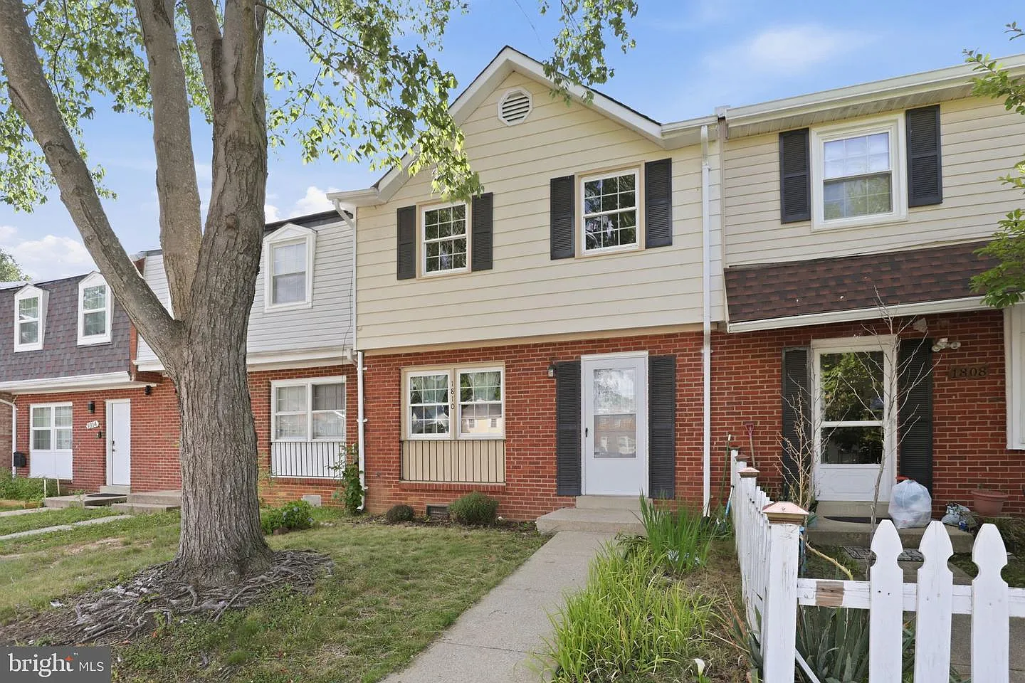 3 bed, 2.5 bath, 1320 sqft, $2,500 — Photo 2