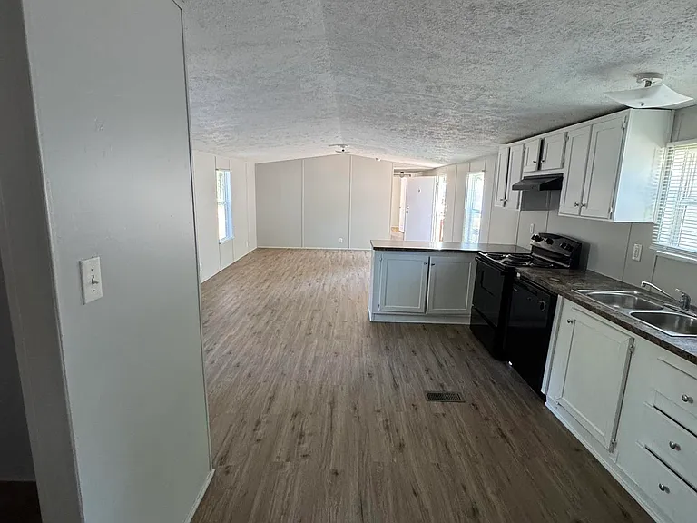 5885 Island Dr — Photo 17