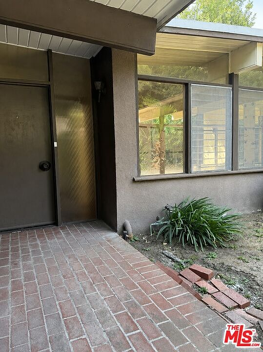 1st image of 2528 Hutton Dr