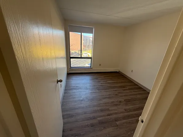 Roxbury Hills Apartments