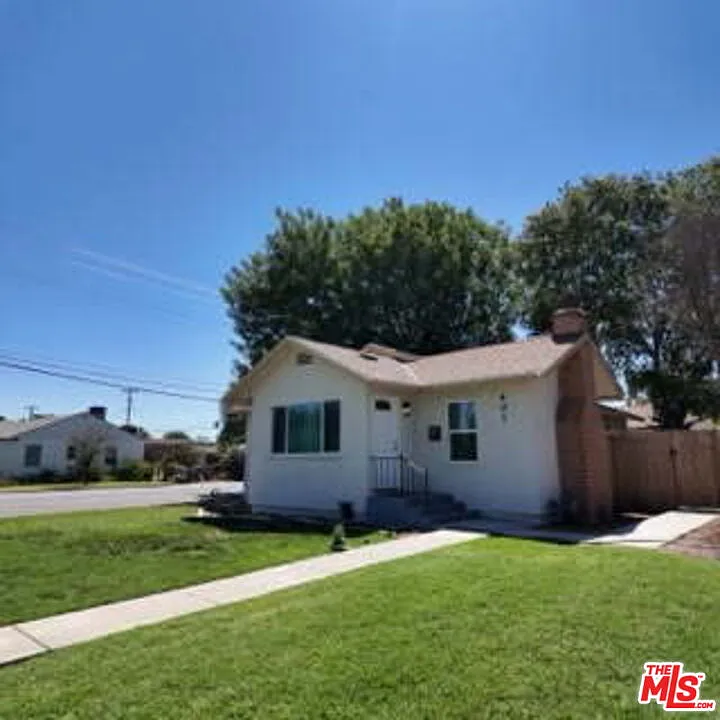 4 bed, 2.0 bath, 1209 sqft, $2,550 — Photo 2