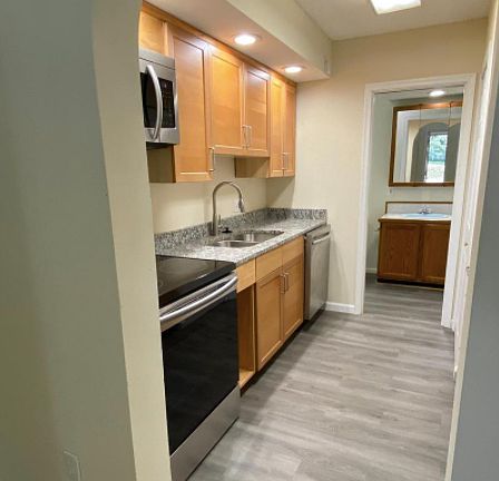 With Stainless Steel Dishwasher, Microwave, Stove and Frig!