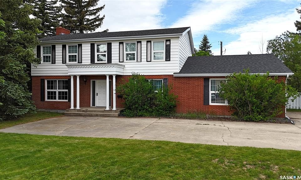 1st image of 940 9th AVENUE NE