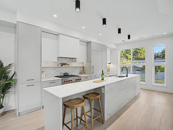 4th image of 1483 W 52nd Ave