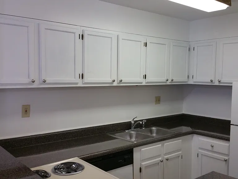 348 N Newstead Ave — Photo 11