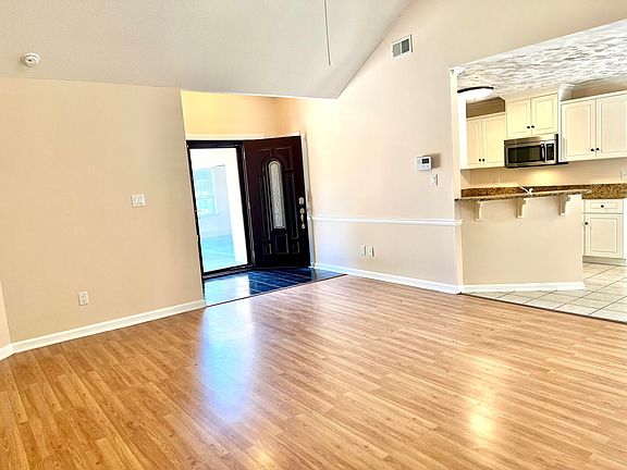 3rd image of 542 Oak Chase Dr