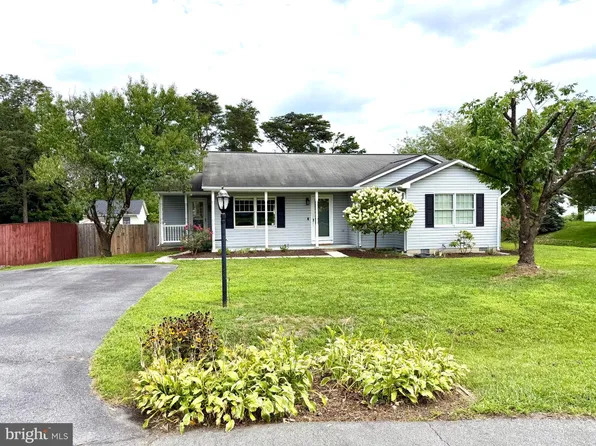 107 Kingsland Ct, Winchester, VA 22602