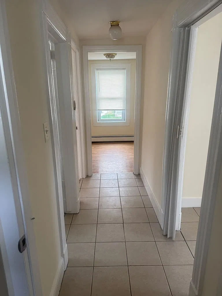 4 bed, 1000 sqft, $3,950 — Photo 4