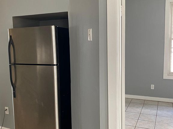 4th image of 2925 N Lawndale Ave #1