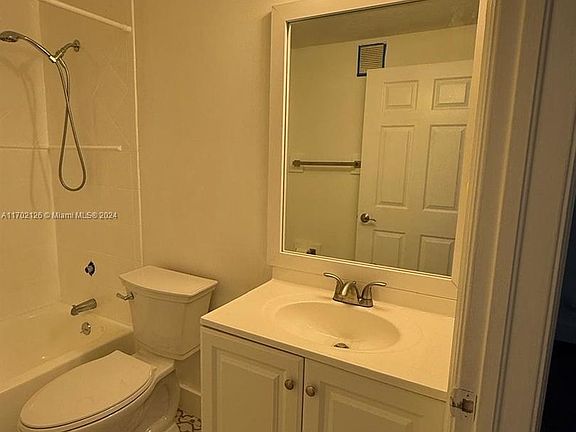 5th image of 5610 NW 114th Pl APT 108