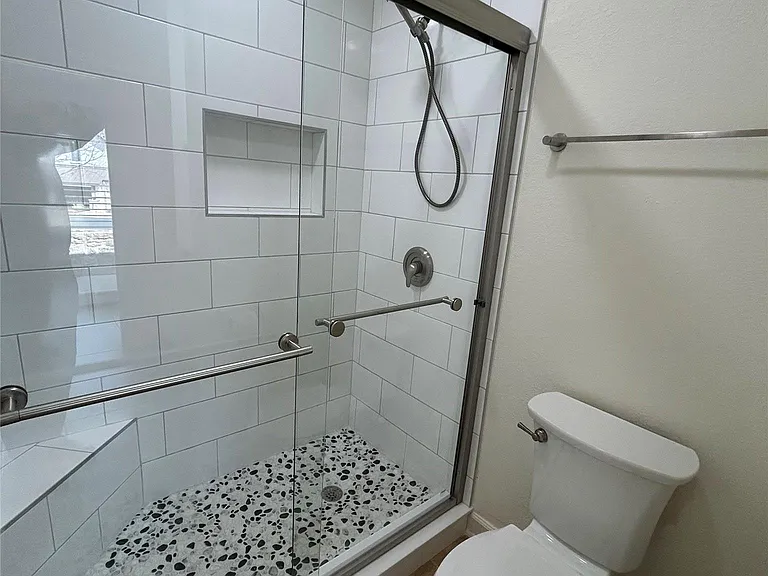 100 Bay Point Dr #7 — Photo 10