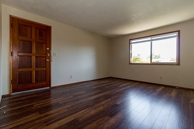 Silver Lace Apartments — Photo 2