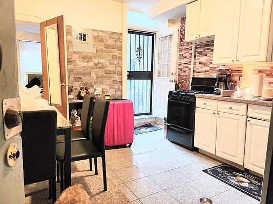 Rented by Virtual Real Estate | media 33