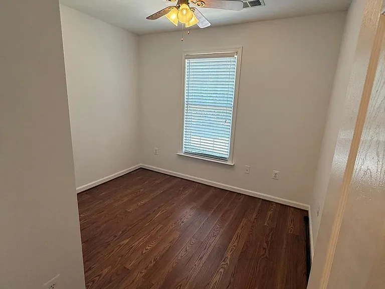 1554 Beverly Ct — Photo 32