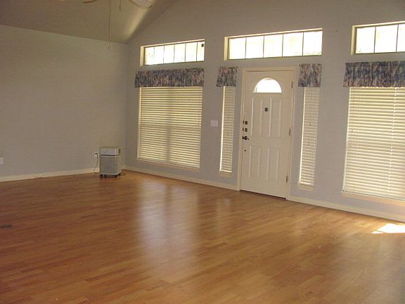 5th image of 2233 Cedar Grv