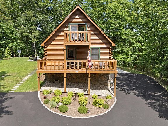 3rd image of 6211 Hillcrest Rd