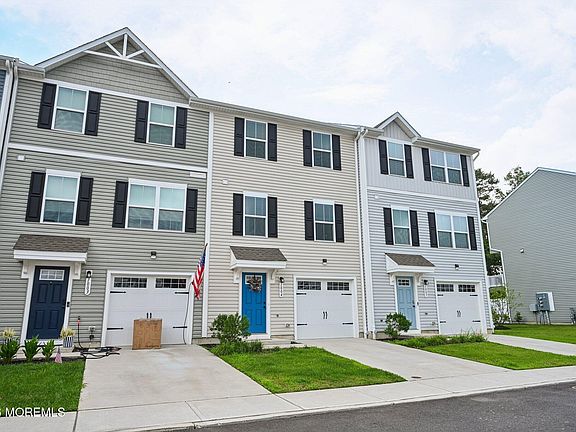 2nd image of 1004 Cyprus Court #1004