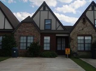 1057 Ashwood Dr, Vestavia, AL 35216
