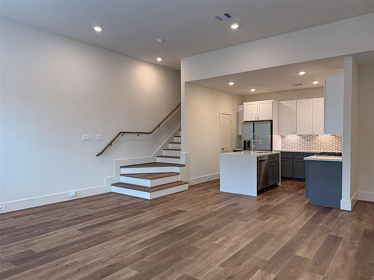 881 Rachel St #D — Photo 3