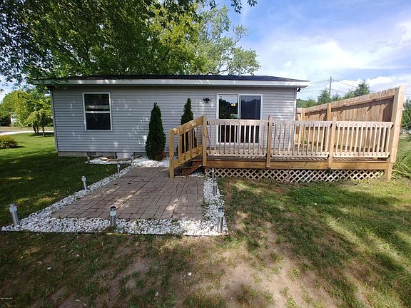 3rd image of 10935 Cedar St