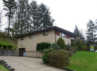 17 Center Dr, Monessen, PA 15062