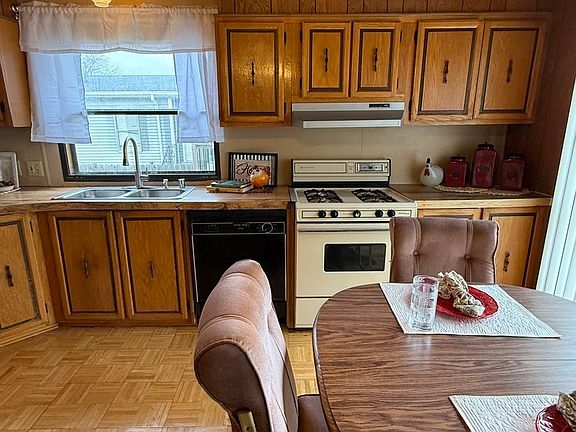 4th image of 608 Tanglewood Rd