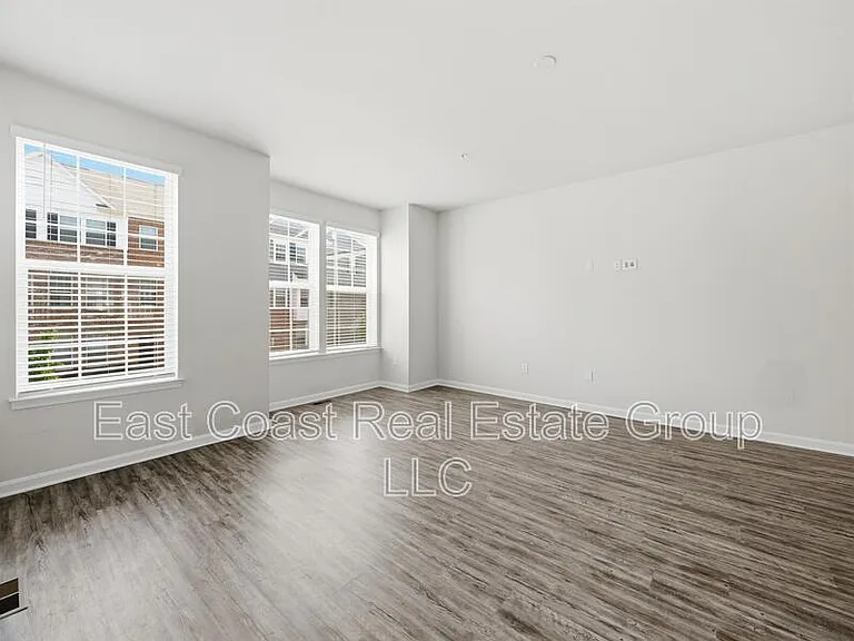 7055 Delegate Pl — Photo 14