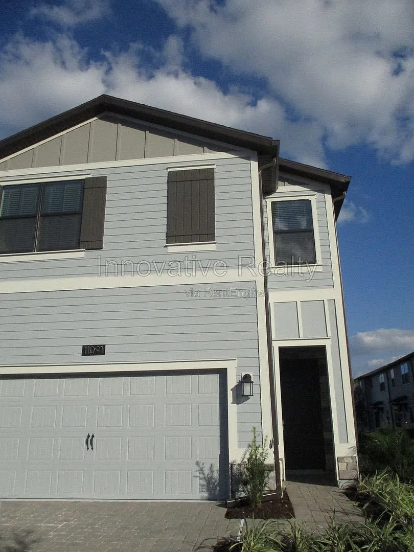 4 bed, 3.5 bath, 2040 sqft, $2,695 — Photo 1