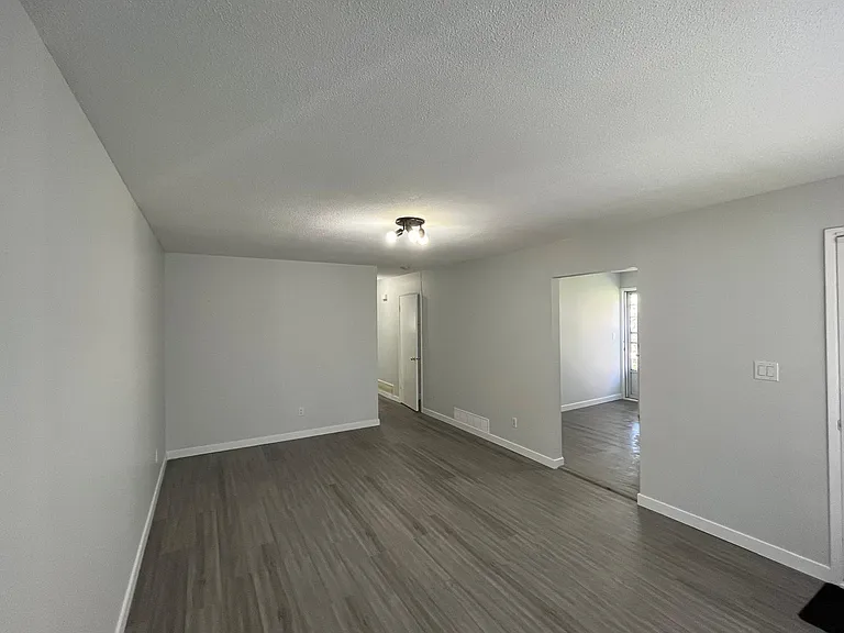 3568 Handley Cres — Photo 4