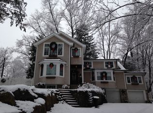 9 Parker Pl, Upper Saddle River, NJ 07458