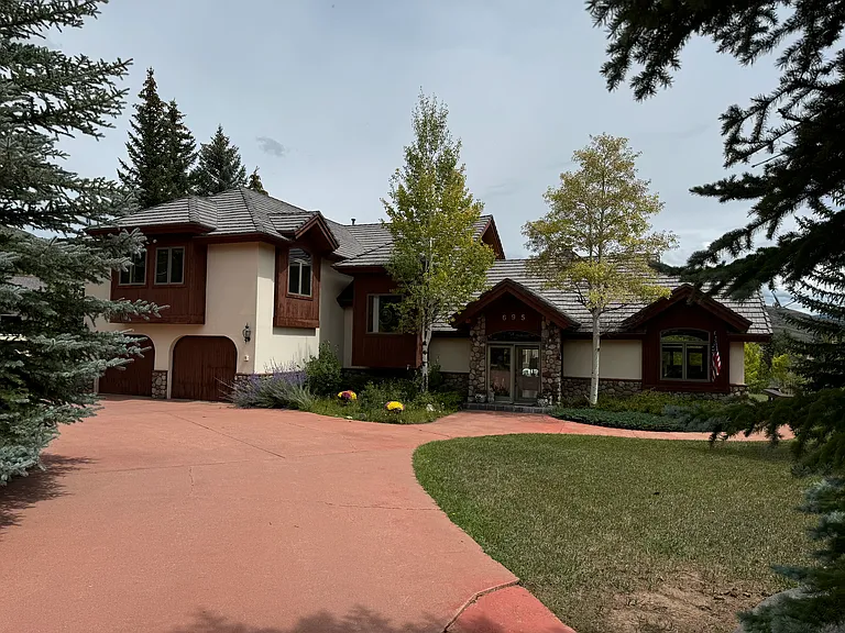 695 Charolais Cir — Photo 1