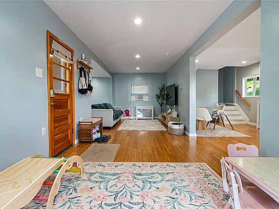 4th image of 100 Riverview Ave