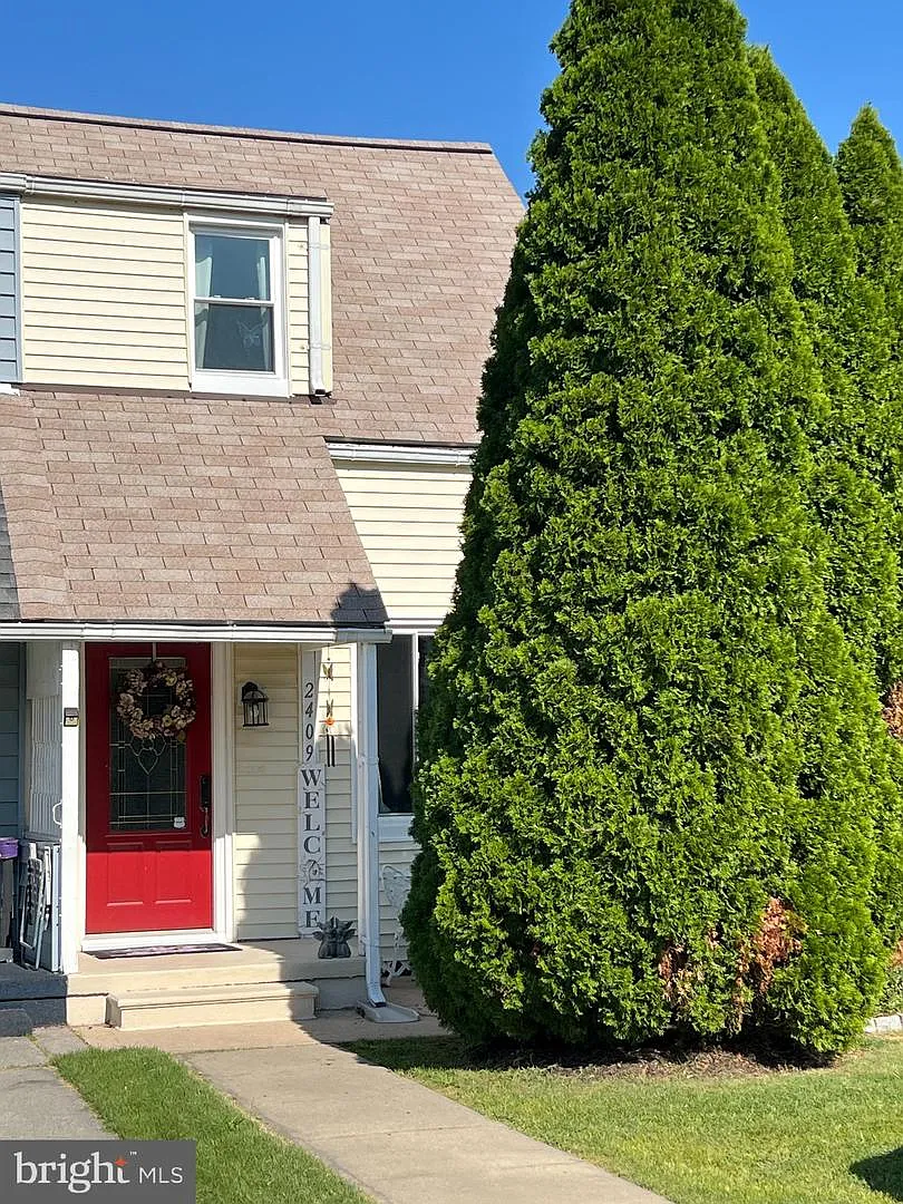 2409 Woodridge Rd photo 1